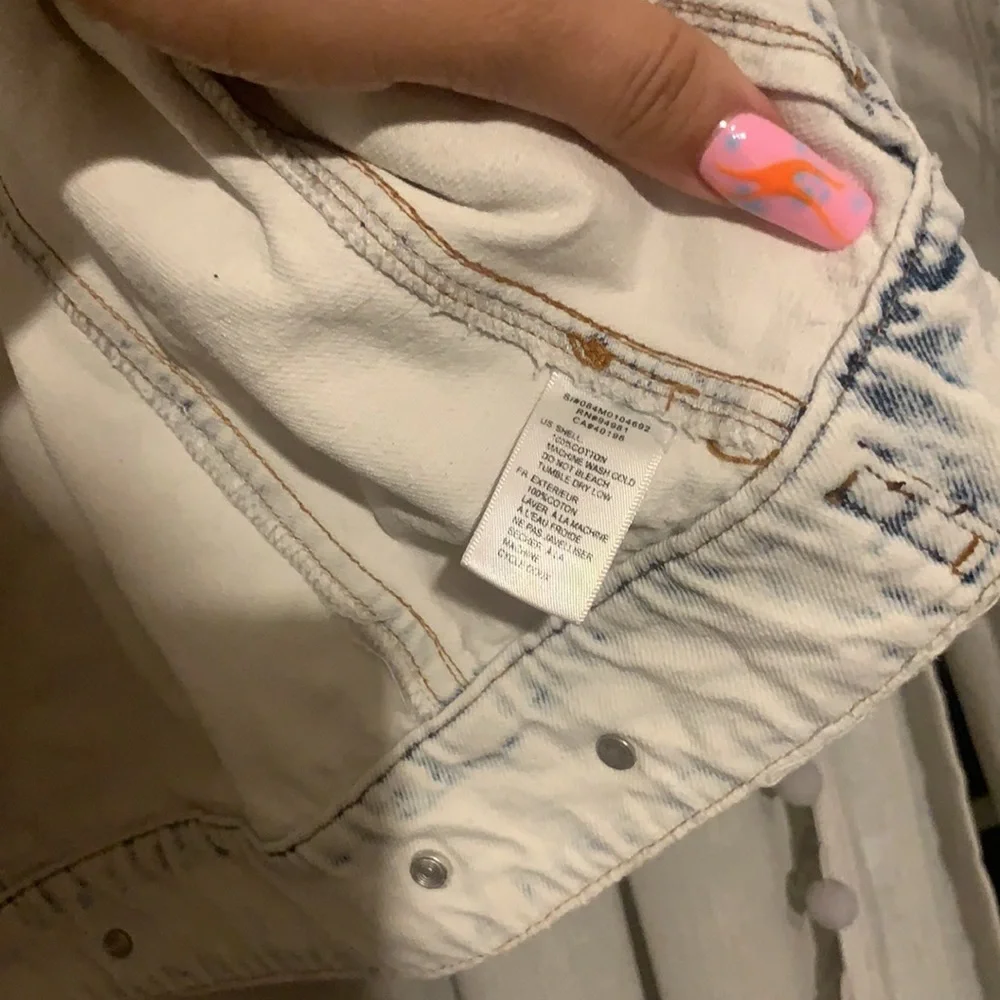 Boho Light Wash Ripped Frayed Denim Vest Jacket Juicy Couture Vintage Pin - Picture 6 of 9